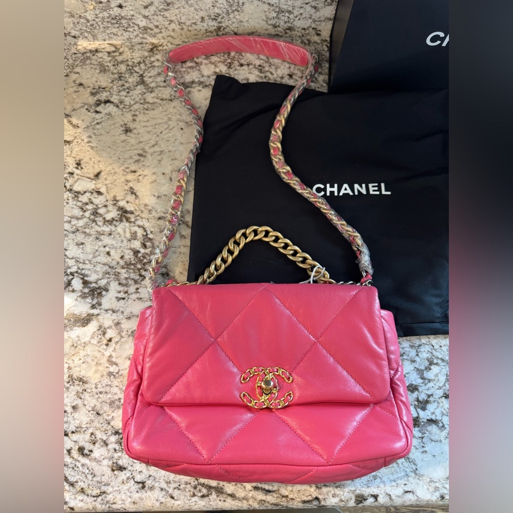 Chanel 19 Small Like New Condition Hot Pink - Picture 3 of 14